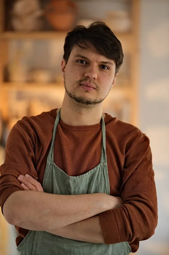 Eugeniusz, ceramik i rzeźbiarz pracowni Koło